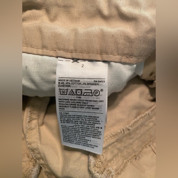 Old Navy Everyday Khaki Shorts Womens Size 2 - Picture 7 of 7